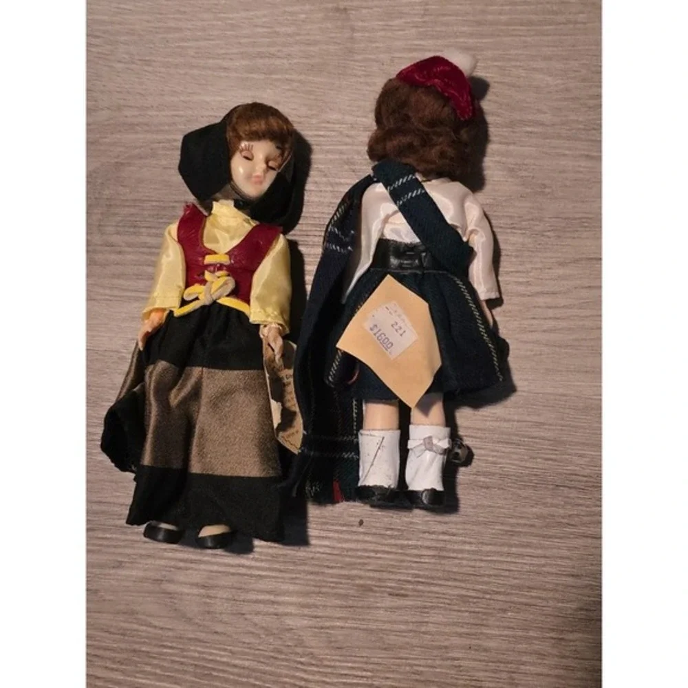 Lot Of 2 Vintage Carlson Dolls Russian Girl‎ and Scotish Girl with tags